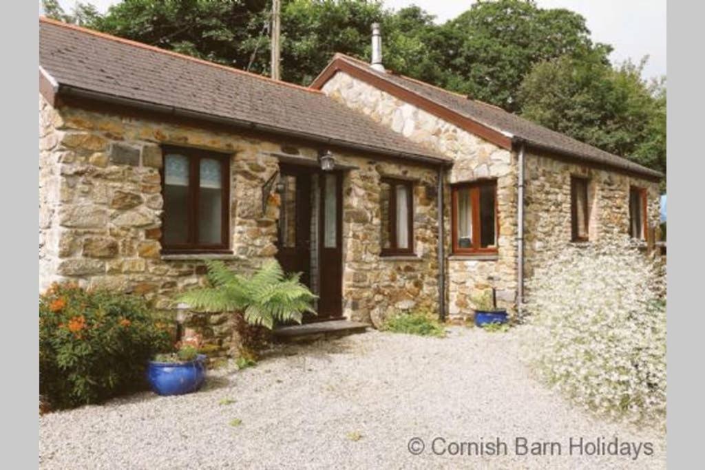 The Snug At Cornish Barn Holidays Truro Exterior foto