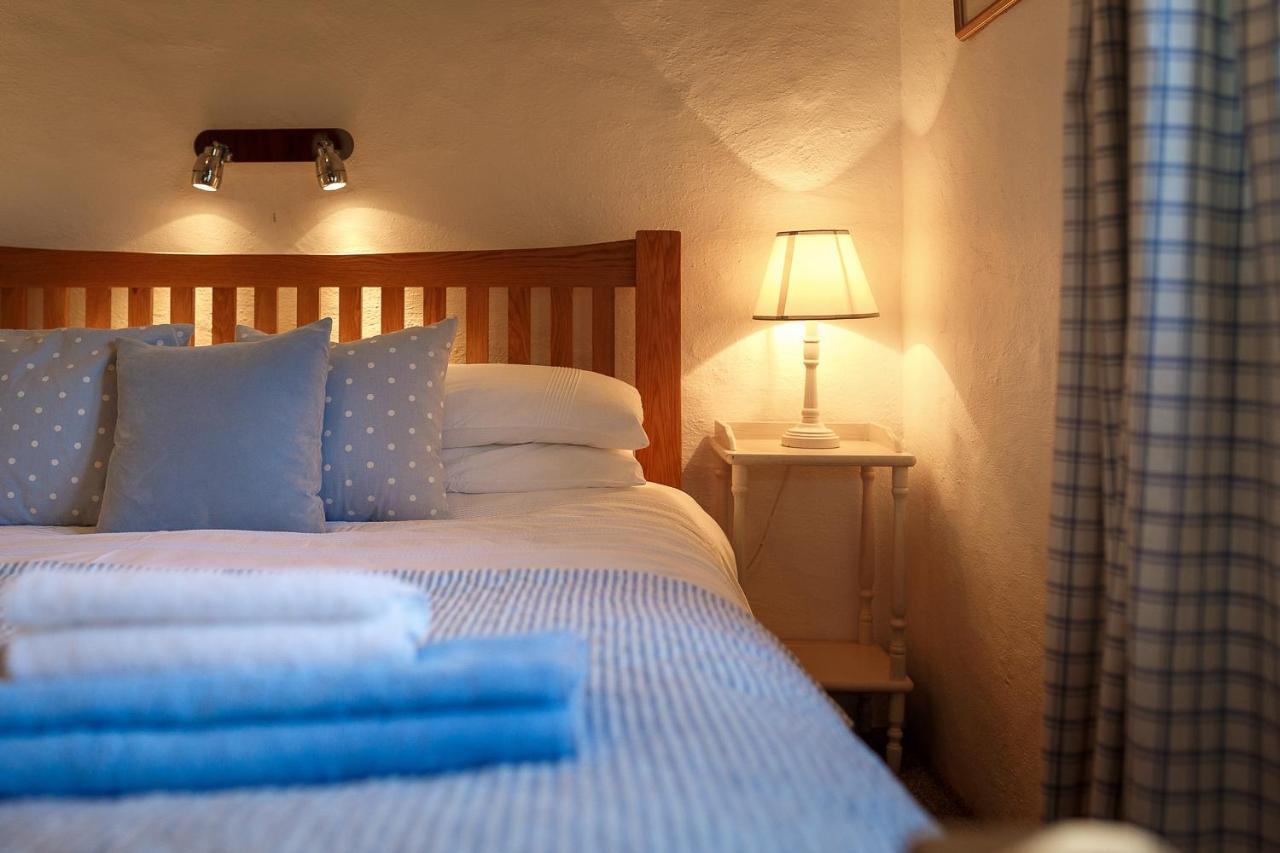 The Snug At Cornish Barn Holidays Truro Exterior foto